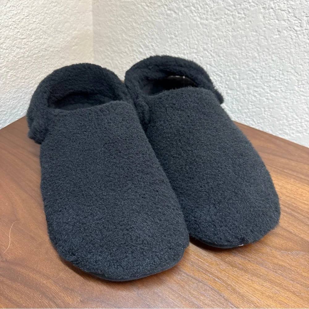 CROCS Classic Cozy Slipper Fleece Faux Fur Black Unisex Women‎ 12, Man 10 EUC